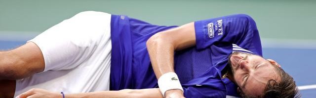 开云足球官网-张奔斗：美网冠军奖杯，竟然是梅德维德夫的狗粮