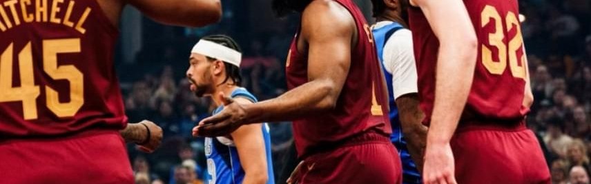 骑士大爆冷！哈登13分6失误，状元27+6立大功，米切尔26+11创纪录