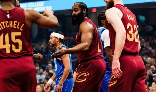 骑士大爆冷！哈登13分6失误，状元27+6立大功，米切尔26+11创纪录