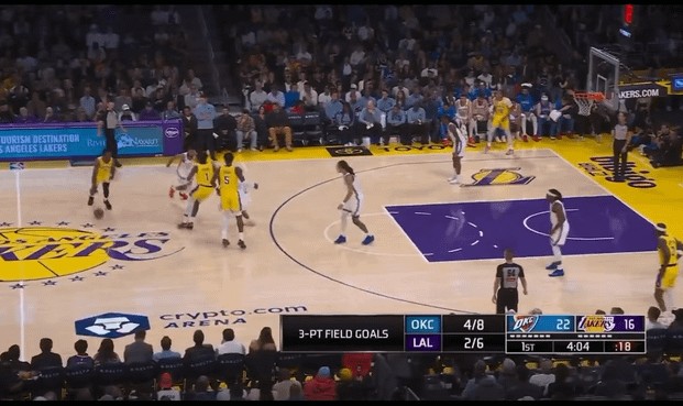 开云足球官网-布朗尼喂出生涯首记三分，湖人板凳席炸了