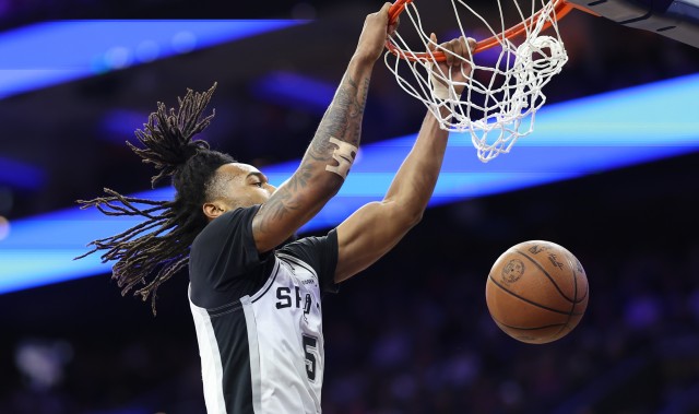 开云足球官网-米奇：卡斯尔在对阵76人时强势发挥 成为球队取胜的关键因素之一