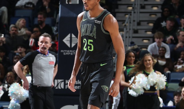 开云集团中国官网-太稳了！墨菲12中8&amp;5记三分拿下28分7板3助3断 首节独得14分