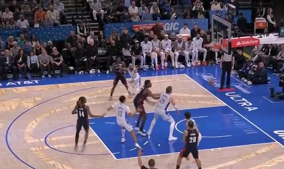 kaiyunsports-哈登运球干拔三分再中，开局3中3连砍8分3助攻